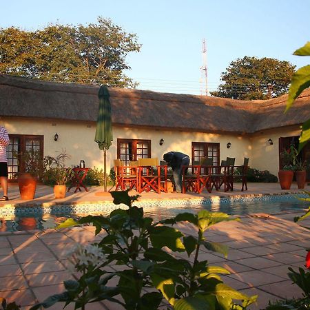 Mandebele Lodge วิกตอเรียฟอลส์ ภายนอก รูปภาพ