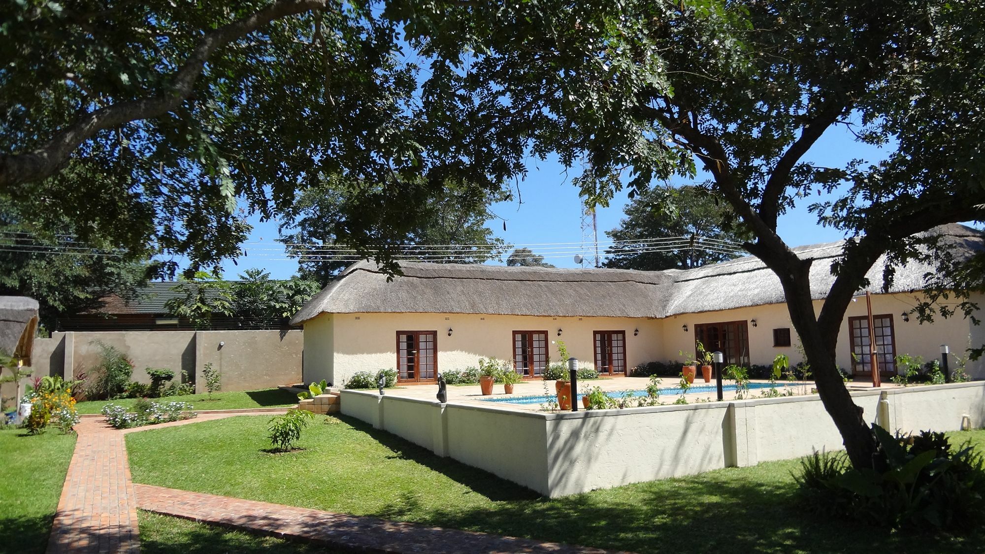 Mandebele Lodge วิกตอเรียฟอลส์ ภายนอก รูปภาพ